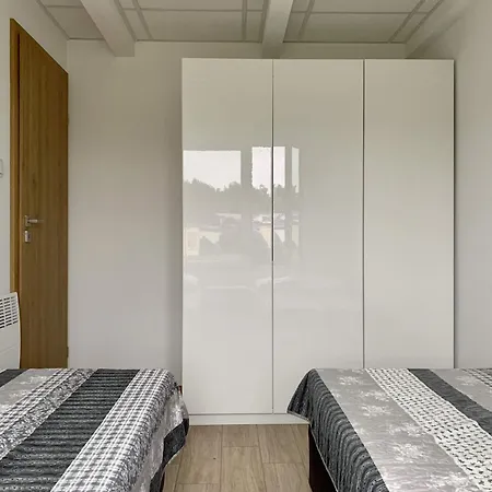 A Cozy House Close To The Beach, Azy